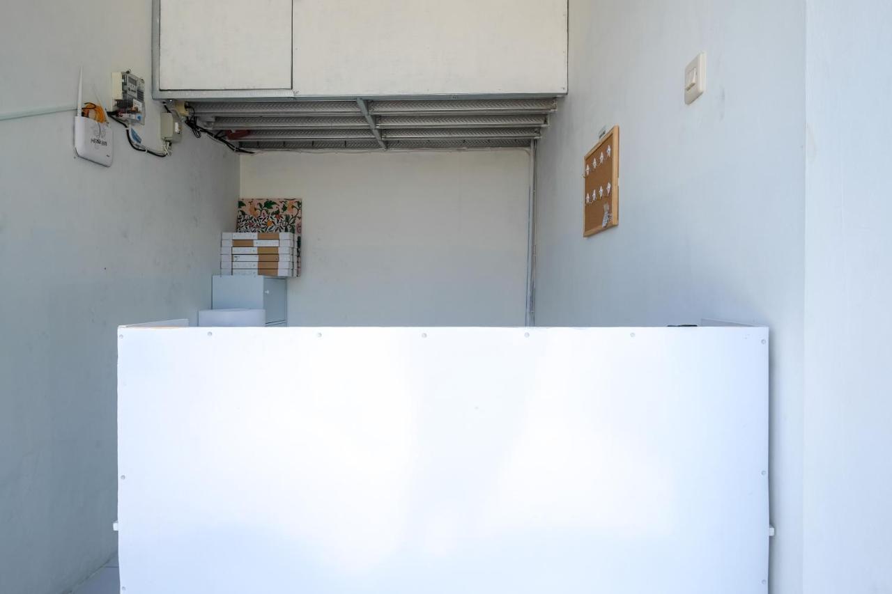 Отель Reddoorz Near Tugu Kartasura Sukoharjo Экстерьер фото